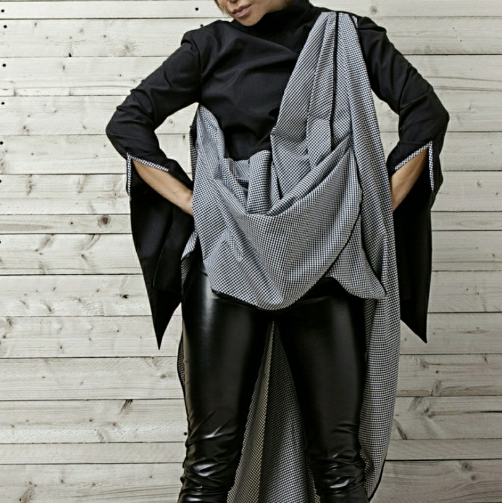Loose Blouse with Long Sleeves